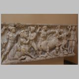 3157 ostia - museum - sarkophag mit szenen der centauromachia - kampf der kentauren mit den lapithen - re seite.jpg